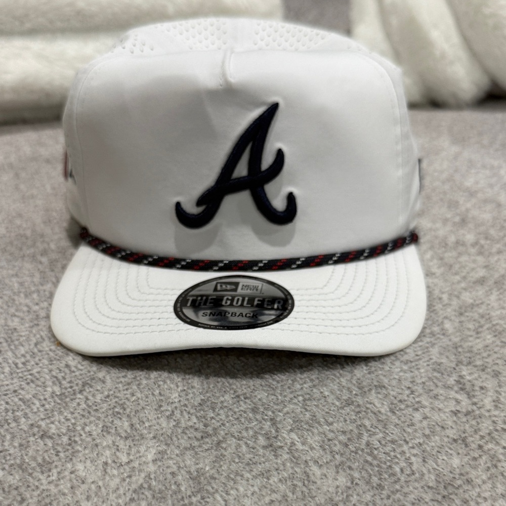 Never worn men’s Atlanta Braves golf hat